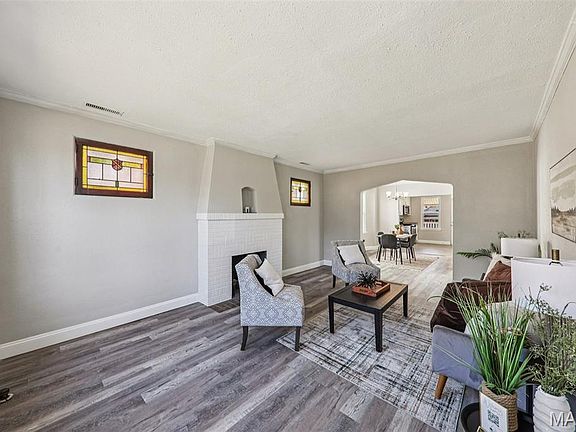 5th image of 1502 Bredell Ave