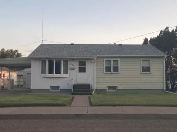 614 E Hughes St, Glendive, MT 59330