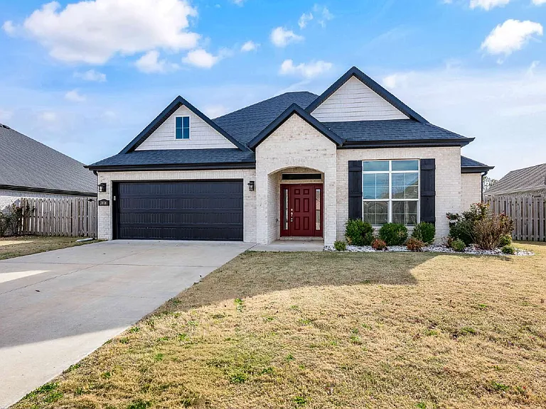 2016 W Chandler Ave — Photo 1