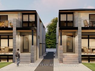 512 Roosevelt Ave #A, Ottawa, ON K2A 1Z8