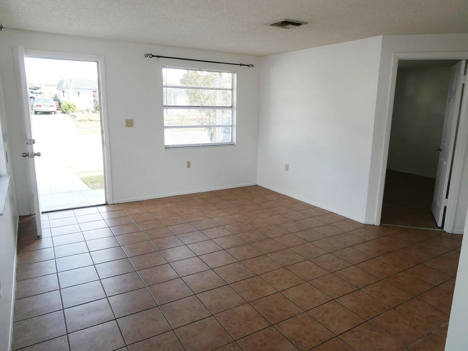 6825 Jackson St — Photo 4