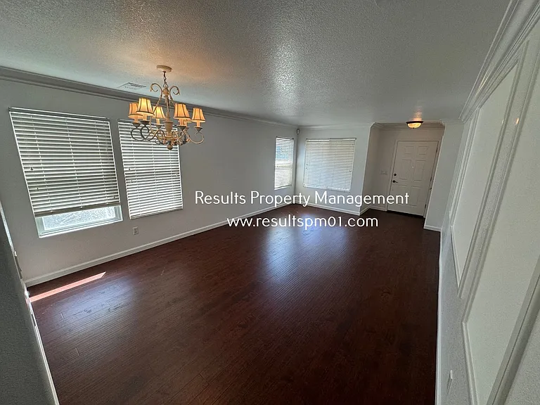 1816 Stonecrest Dr — Photo 2