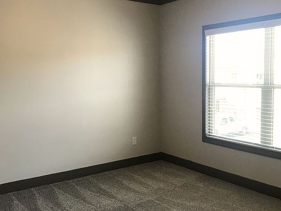 3rd image of 556 Emmett Ave APT 43