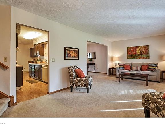 3rd image of 5955 Grovewood Dr