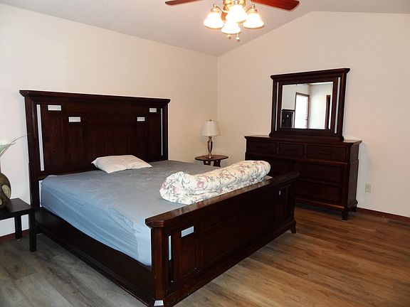 5th image of 809 S Cherrywood Ct