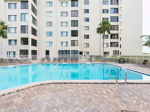 4th image of 6662 Estero Blvd