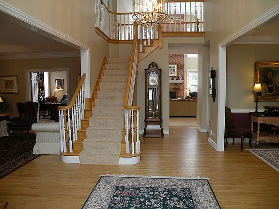 TWO-STORY FOYER
