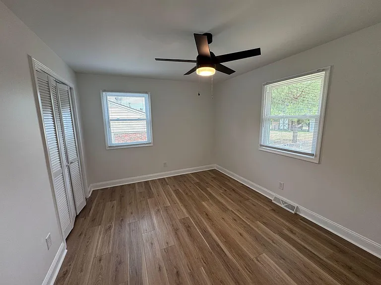 248 Lakeside Dr — Photo 4