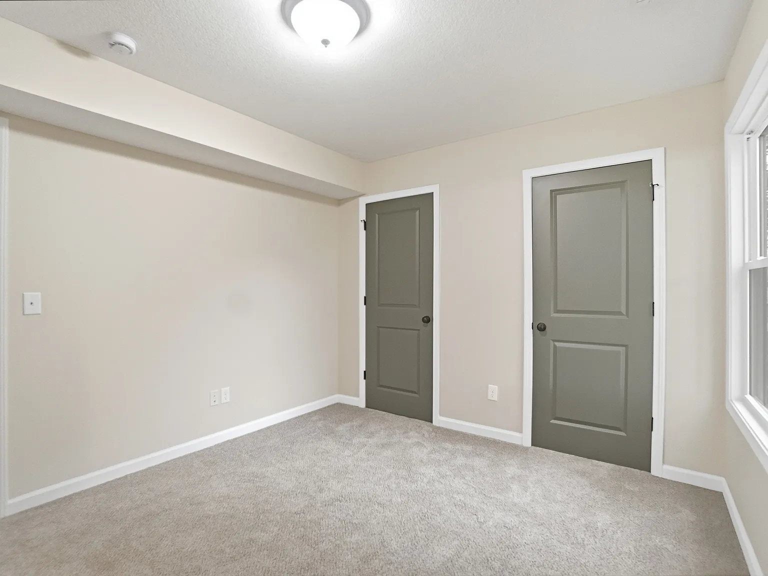 1626 Howell St — Photo 4
