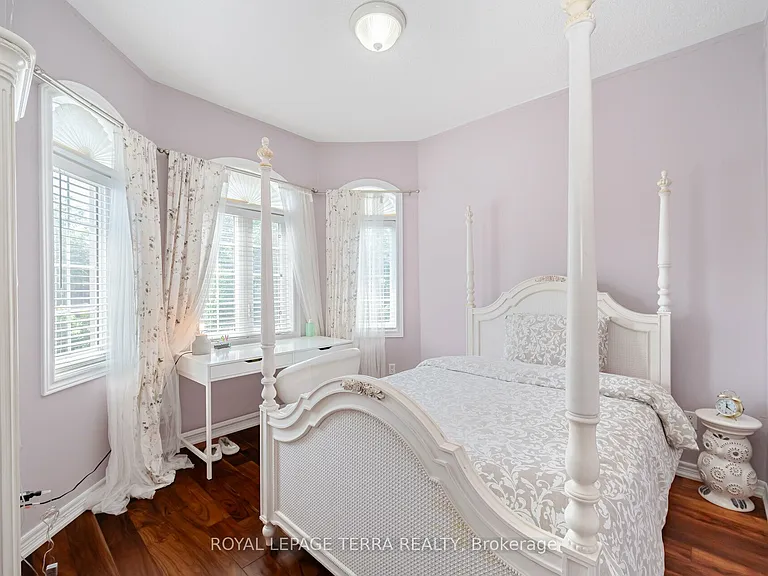 30 Eatonville St #UPPER — Photo 32