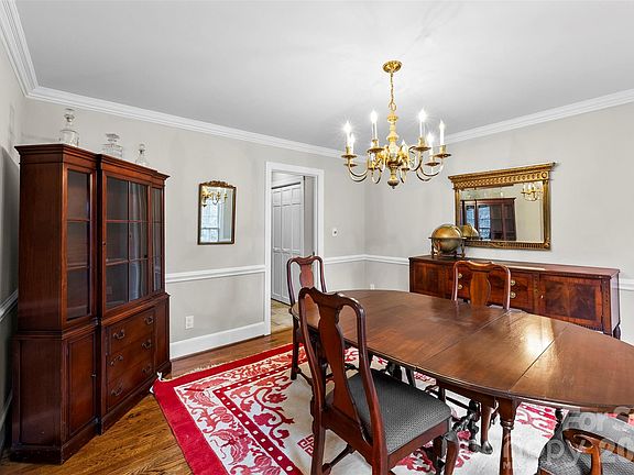 5th image of 10318 Hollybrook Dr