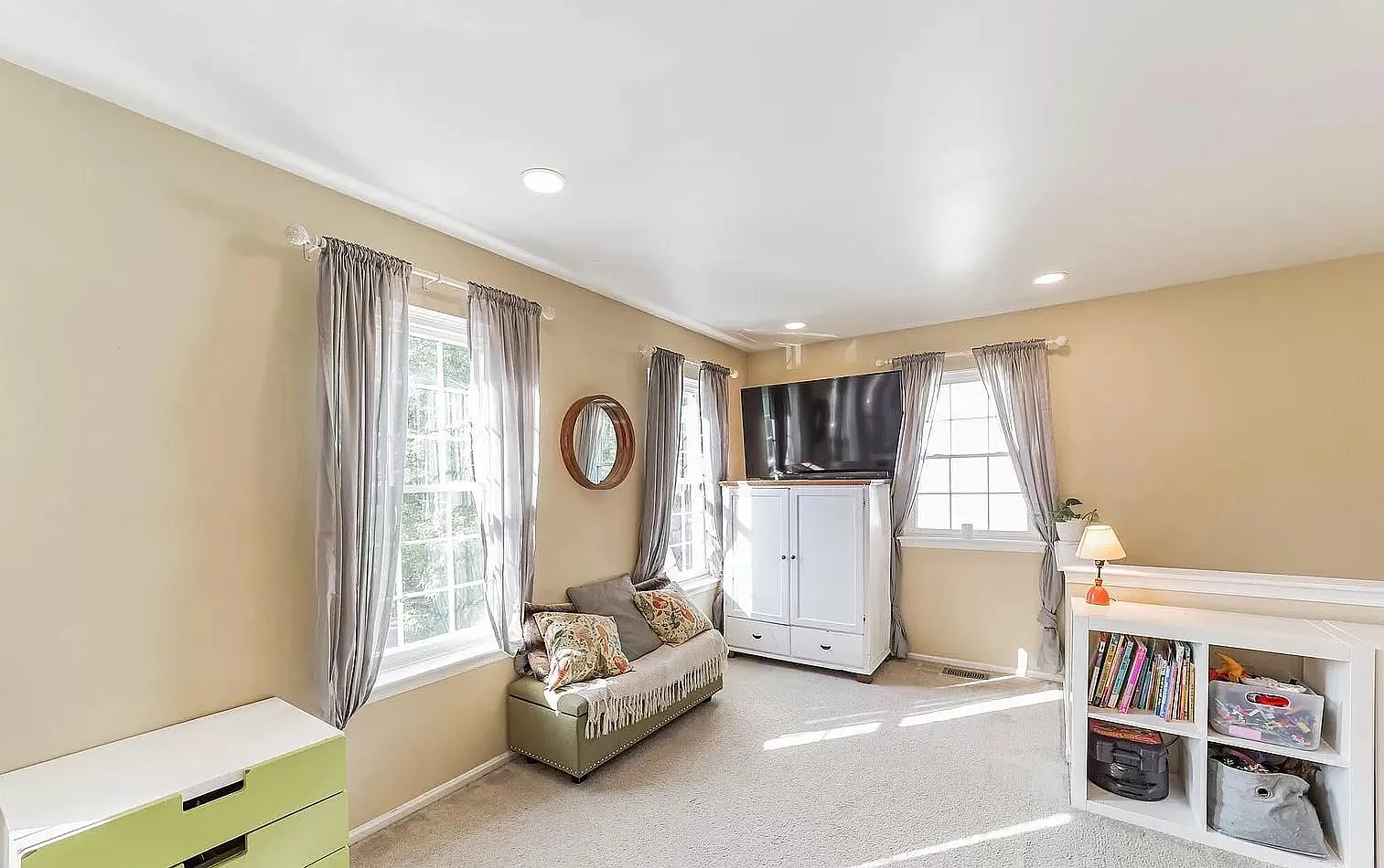 3 bed, 2.5 bath, 1600 sqft, $2,700 — Photo 2
