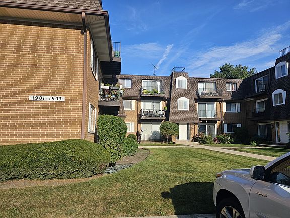 2nd image of 1903 W Golf Rd APT 1B