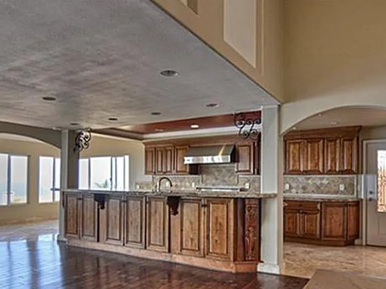 621 Loretta Dr — Photo 4