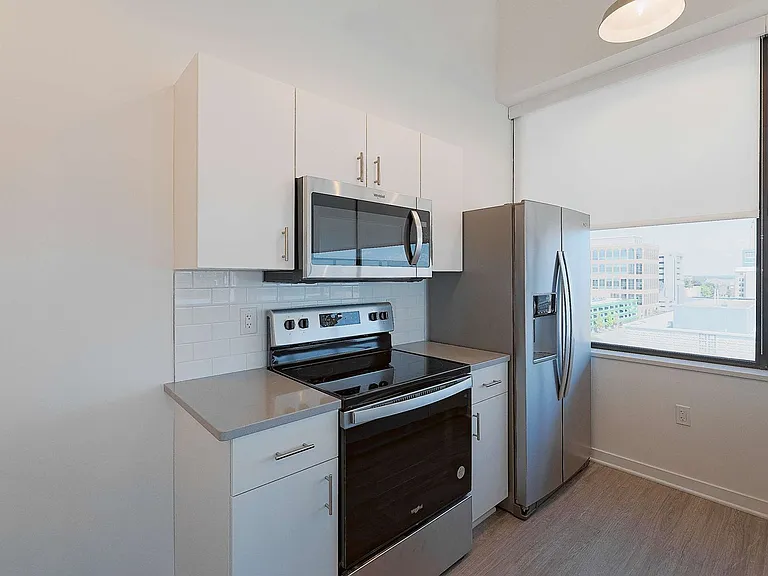 501 S Capitol Ave — Photo 59