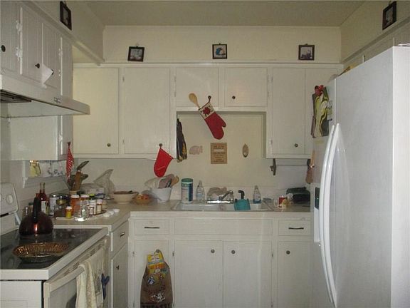 4th image of 901 Edgar St