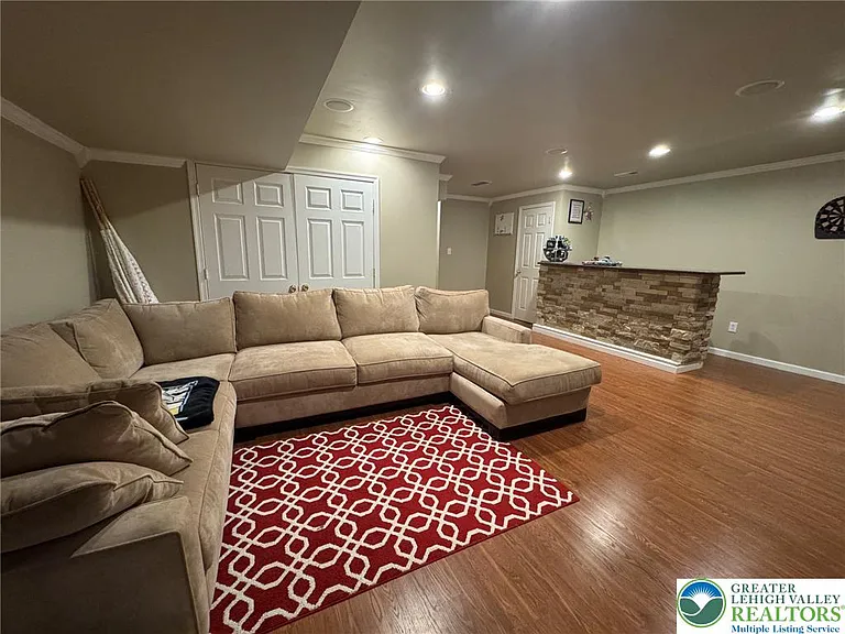 1081 Tudor Dr — Photo 34