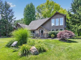 9968 Timothy Ln, South Lyon, MI 48178