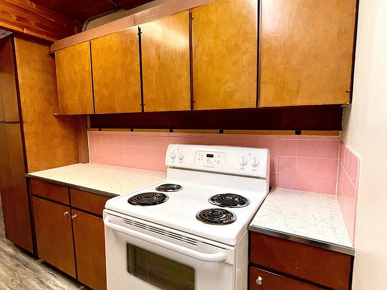 Oven & Counterspace