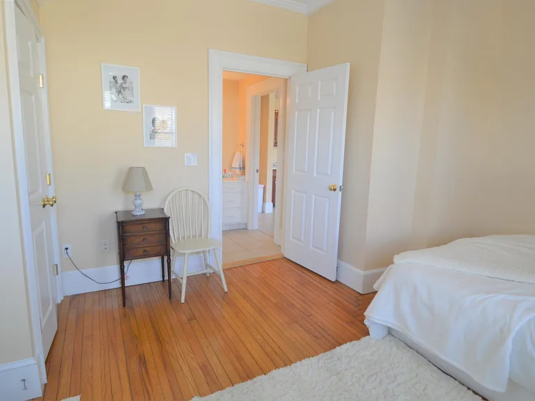 398 Wolcott Ave #4 — Photo 7