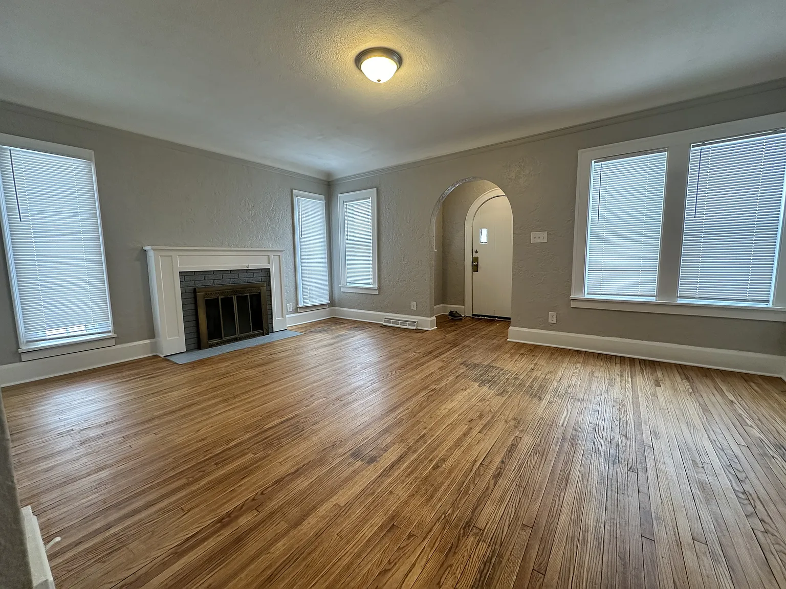 3 bed, 1400 sqft, $1,500 — Photo 1
