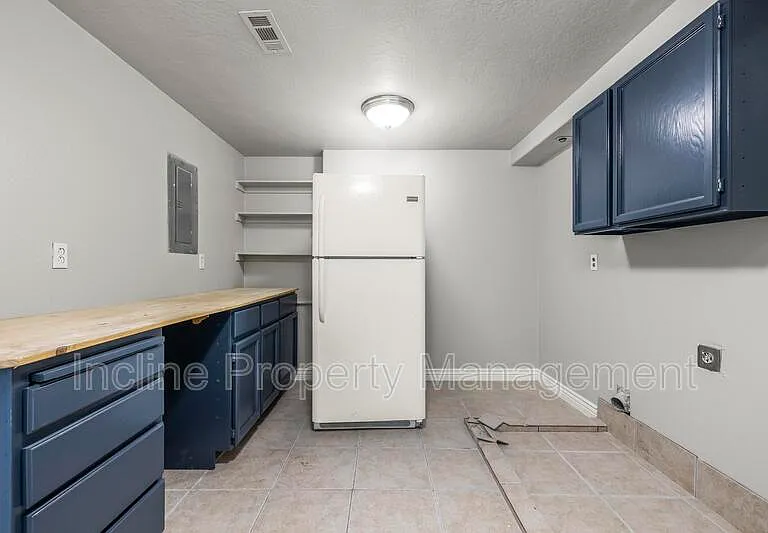 4016 S Sunrise Dr — Photo 2