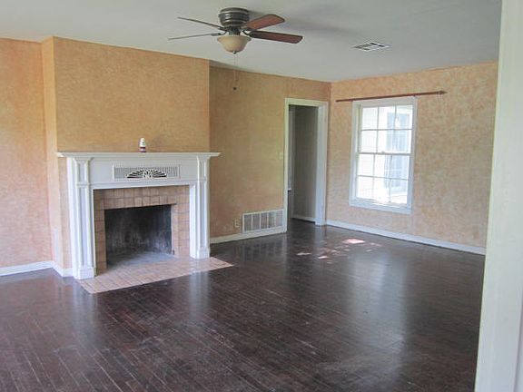 2nd image of 715 S Avenue J