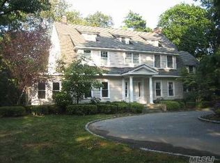 4 Westgate Blvd, Manhasset, NY 11030