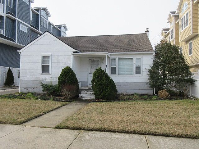 1st image of 132 47th St