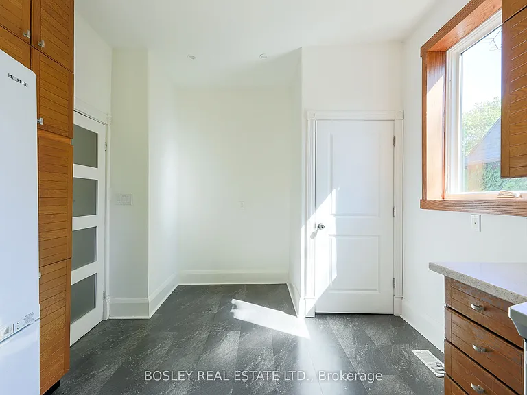 12 Meredith Cres #UPPER — Photo 33