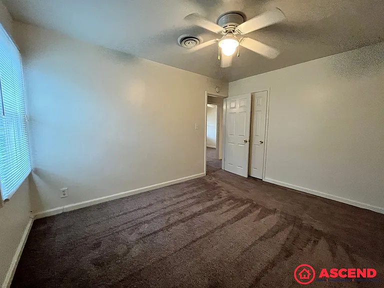 1305 S Chester Ave — Photo 10