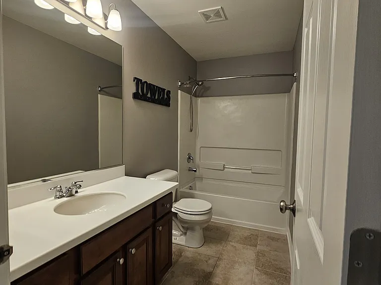 95 Valencia Pkwy — Photo 55