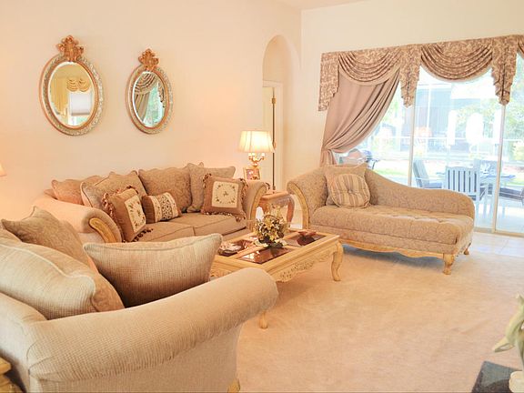4th image of 18 Flowertree Dr