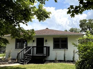 611 Magnolia St, Three Oaks, MI 49128