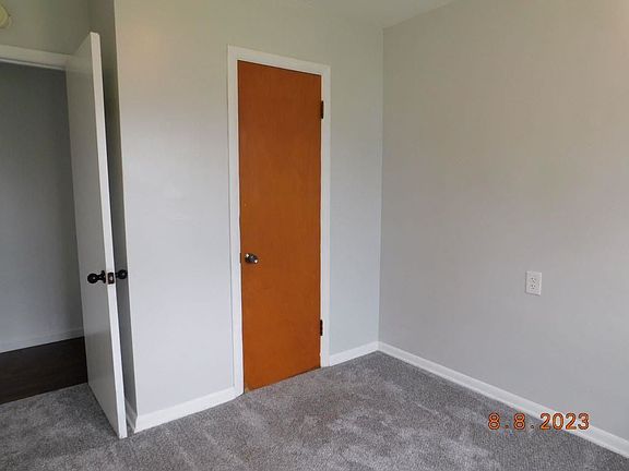 3rd image of 1210 E 2nd St