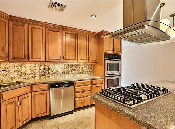 4th image of 1656 Fontana Dr