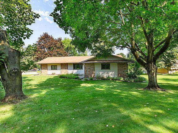 3rd image of 55816 Willowbend Blvd
