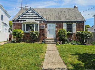 2207 Maple St, Wantagh, NY 11793