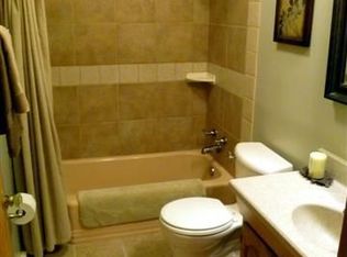 902 E Burkwood Dr, Urbana, IL