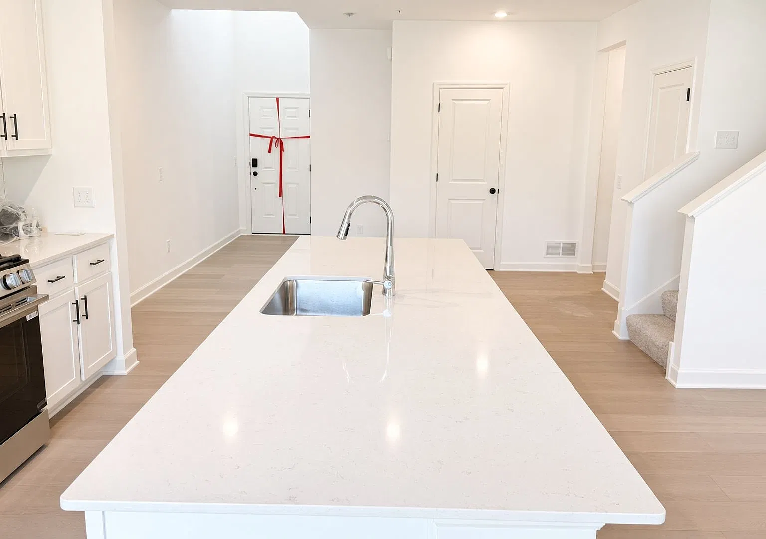 Brand New Construction 3Bed 2.5Bath Townhome in Forest Lake — Photo 4