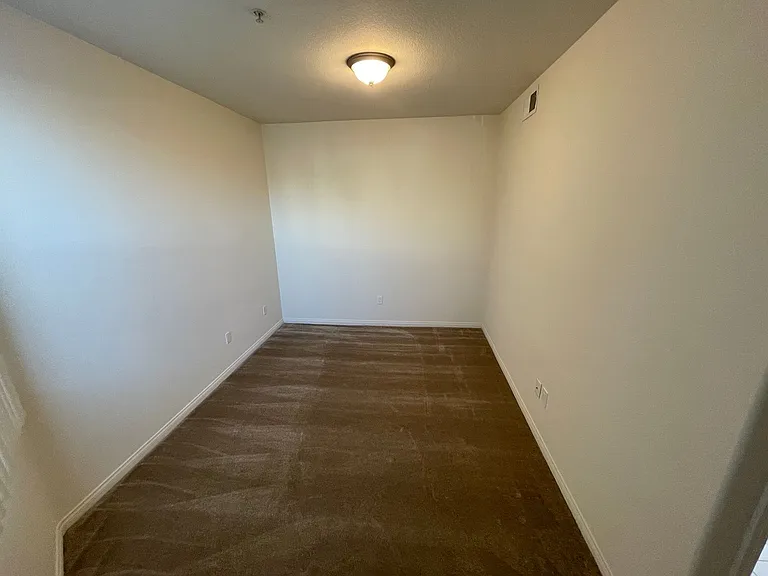 Glenoaks Villas — Photo 57