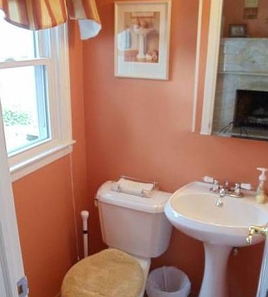 1/2 Bathroom