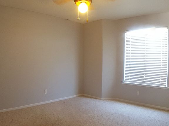 4th image of 533 W Julia Ct