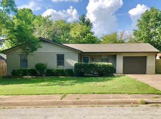 490 E Margaret Pl, Fayetteville, AR 72703