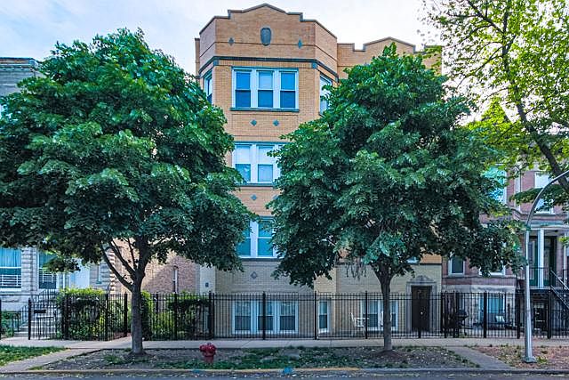 1st image of 1432 N Maplewood Ave APT 304