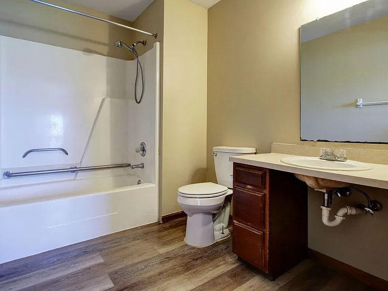 319 Oxford Ct #4 — Photo 12