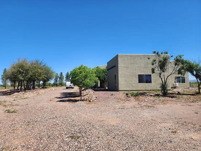 1050 W Rochin Rd — Photo 1
