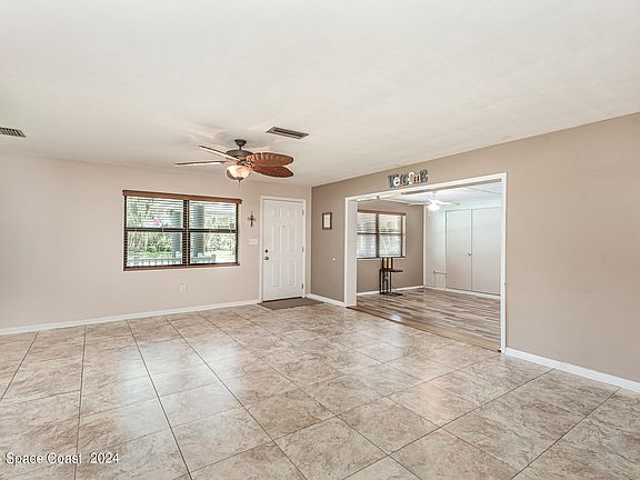 4th image of 14 S Holiday Ln