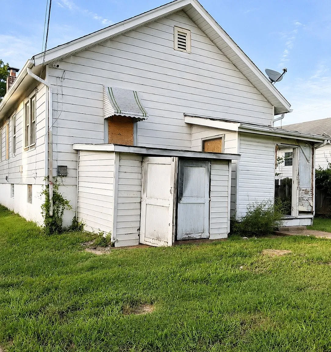 2 bed, $895 — Photo 1