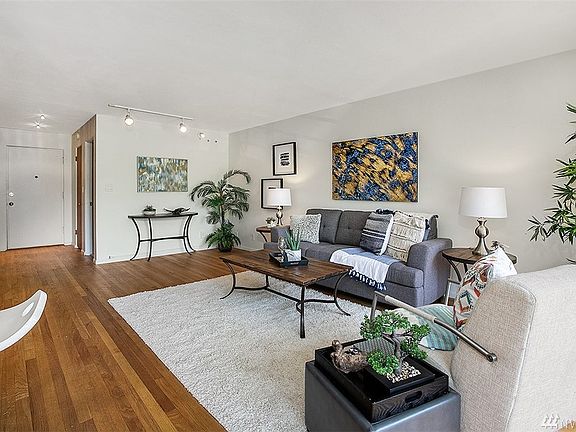 5th image of 530 W Olympic Pl APT 206